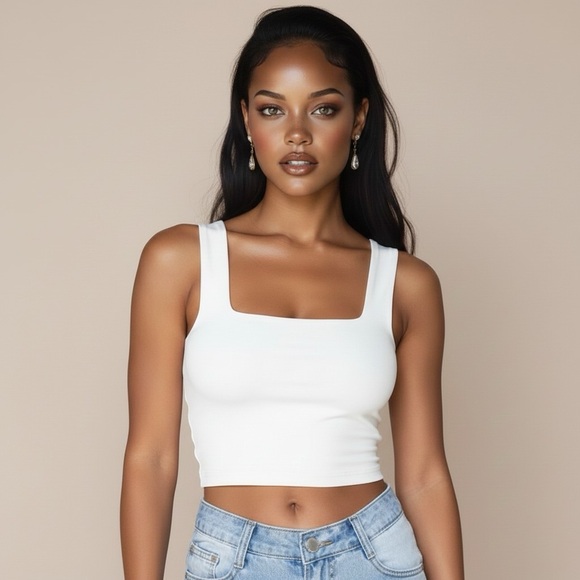 Square-Neck Essential Crop Top - Picture 5 of 14